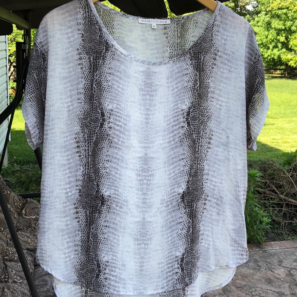 Violet + Claire Hi Lo Polyester Print Top Size MED